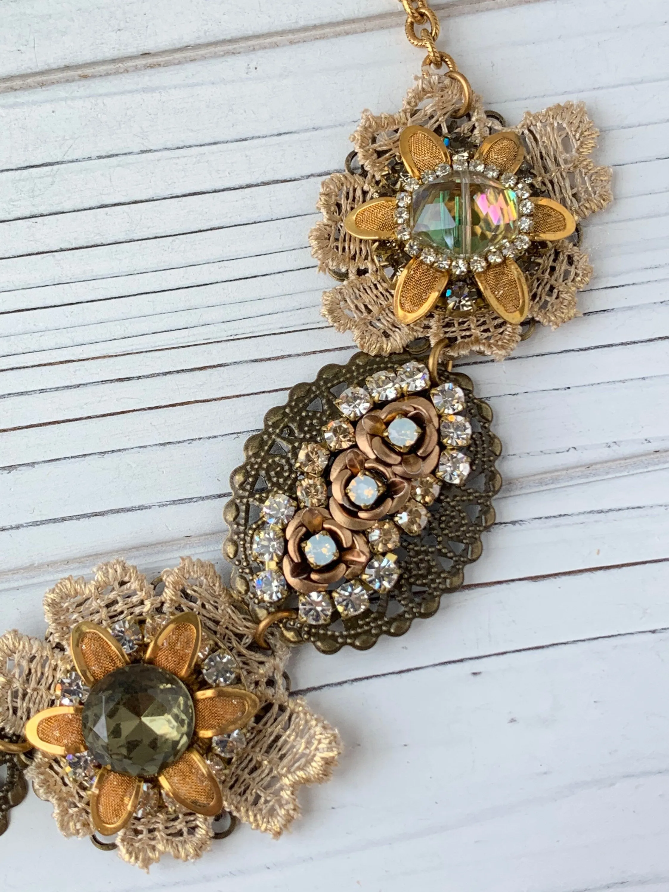 Bejeweled Detailed Vintage Inspired Bib Necklace in Soft Tones