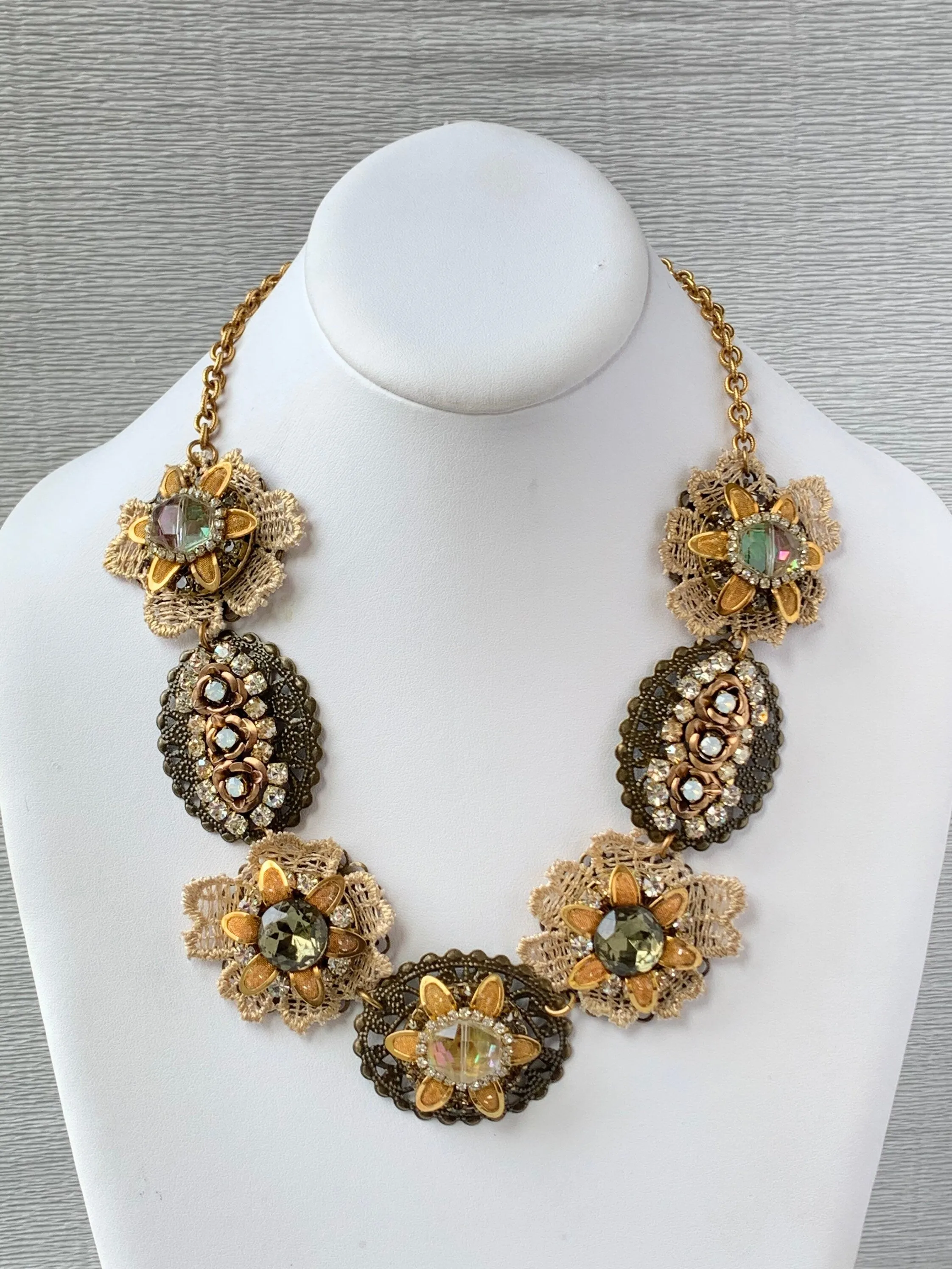 Bejeweled Detailed Vintage Inspired Bib Necklace in Soft Tones