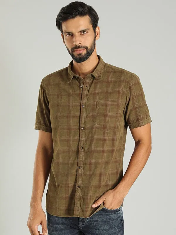 Men Checked Half Sleeve Cotton Blend Shirt