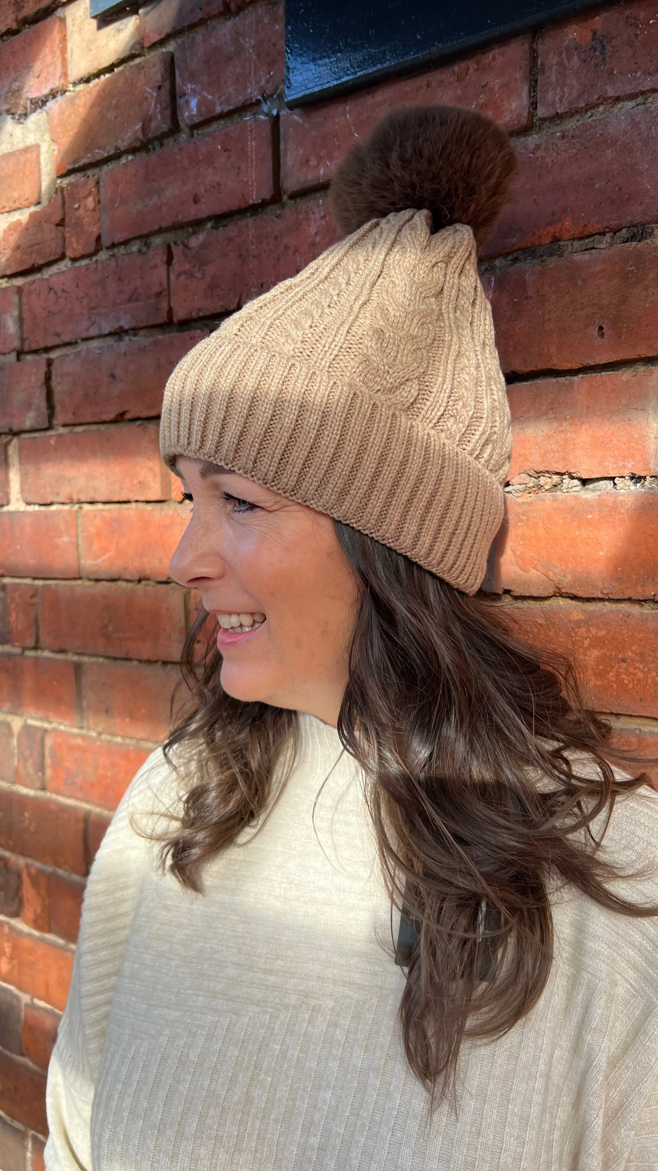 Ribbed Big Cable Knit Bobble Hat